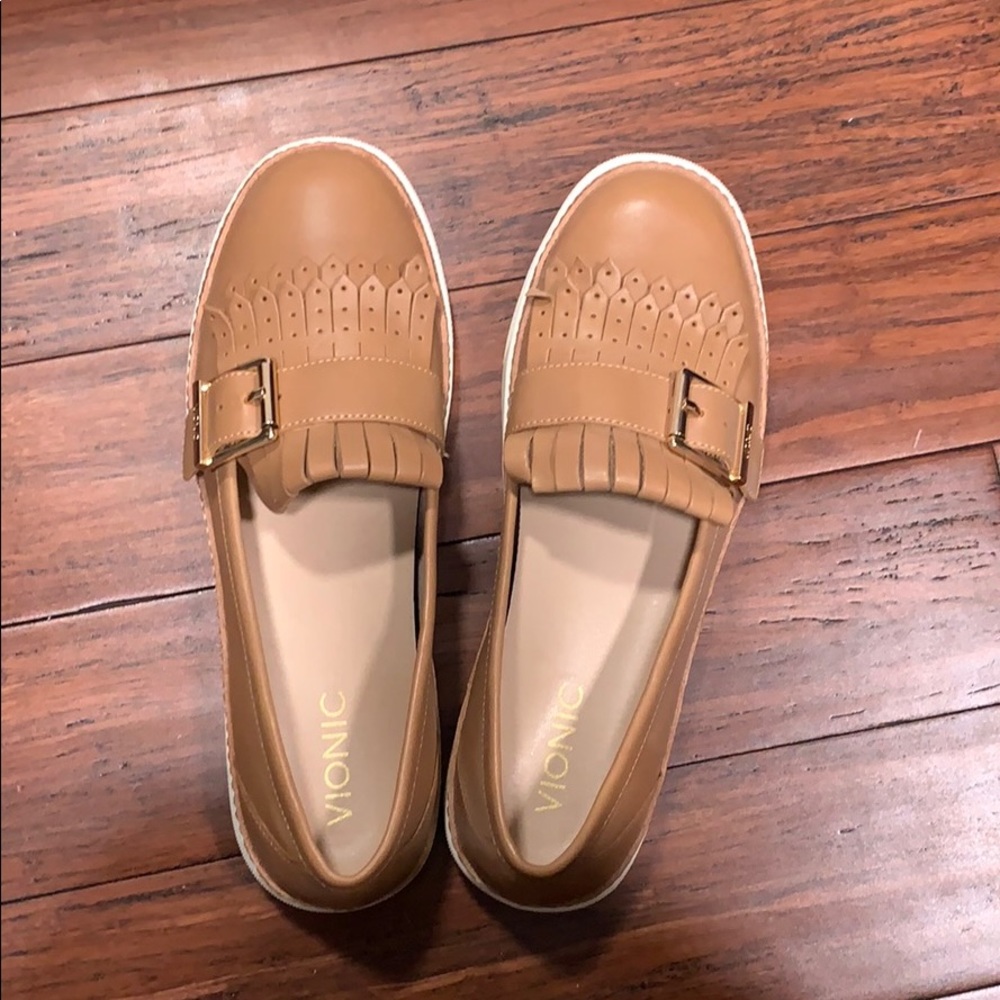 Vionic women’s size 8.5 camel loafers NWOT